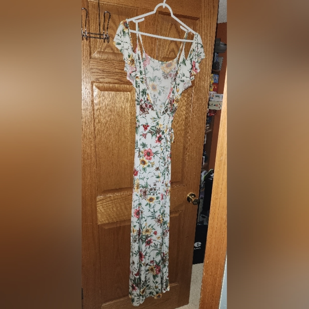 Goodtime USA Women's White Floral Flutter Cold Shoulder Sleeve Wrap Maxi Dress